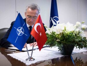 Stoltenberg, Türkiye’nin NATO Daimi Temsilciliği’nde taziye defterini imzaladı