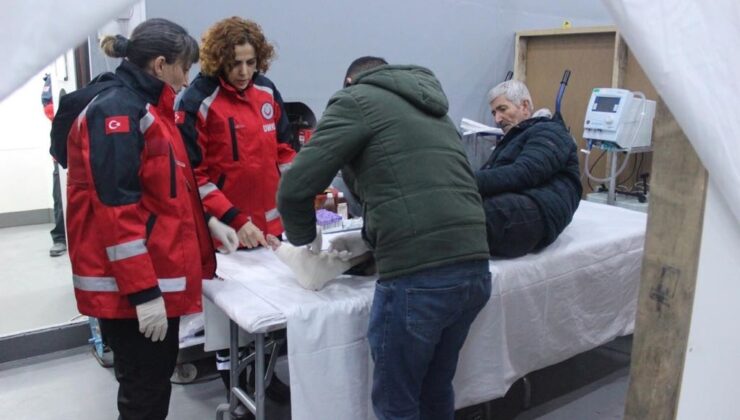 TCG Bayraktar yaralanan vatandaşlara aralıksız tedavi hizmeti sağlıyor