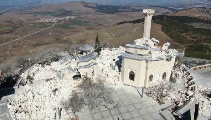 Ukkaşe Hazretlerinin türbesinin restore edilen bölümleri depremde yıkıldı