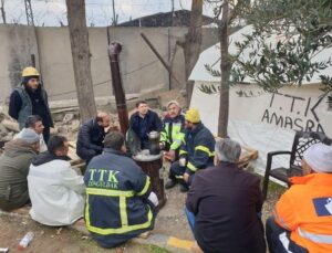 Yılmaz Tunç  madenci kurtarma ekiplerini ziyaret etti