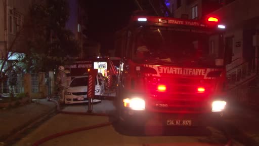 Avcılar’da metruk binada yangın: 1 kişi dumandan etkilendi
