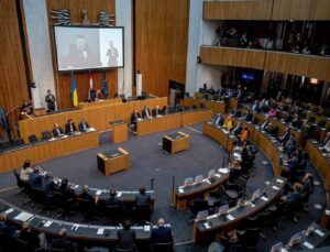 Avusturya’da aşırı sağcı milletvekilleri Zelenskiy konuşurken meclisi terk etti