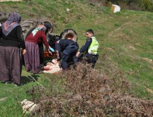 Bolu’da traktör devrildi: Dede öldü, torunu yaralandı