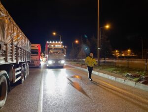 Burdur – Antalya karayolu buzlanma nedeniyle trafiğe kapatıldı