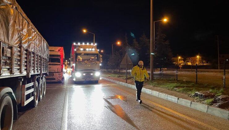 Burdur – Antalya karayolu buzlanma nedeniyle trafiğe kapatıldı