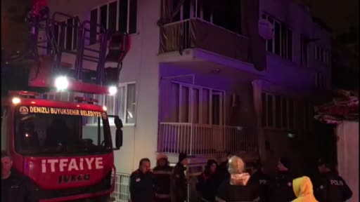 Denizli’de 3 katlı bina yangınında küçük kız hayatını kaybetti