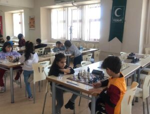 Karaman’da ‘Yeşilay Haftası Satranç Turnuvası’ düzenlendi