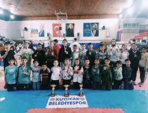Kuyucak Belediyespor Muğla’daki karate şampiyonasından derecelerle döndü