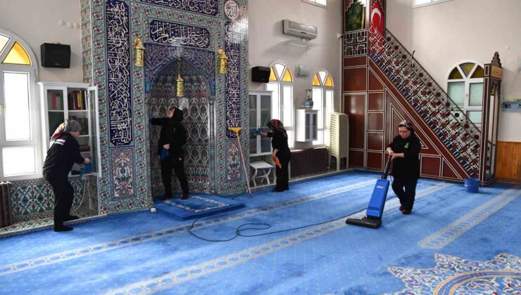 Tepebaşı’ndaki camilerde Ramazan temizliği