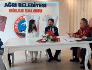 Ağrı Belediye Başkanı Karadoğan, ilk defa nikah kıydı