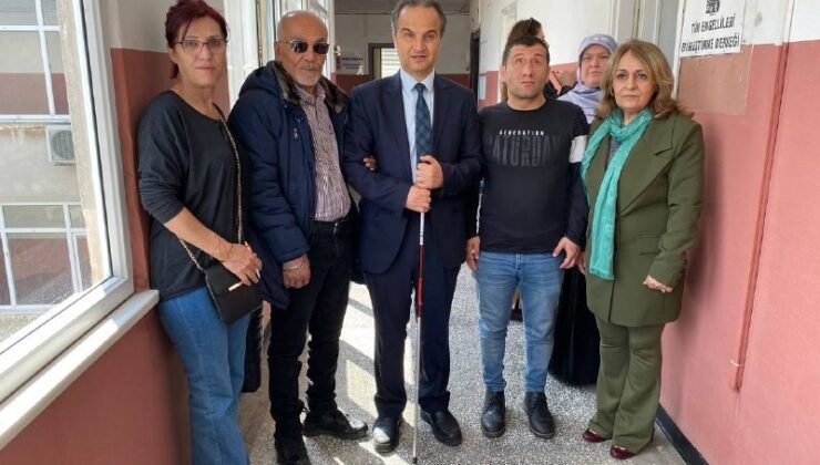 AK Parti’li görme engelli milletvekili adayı Cemal Donat esnaf ve STK’ları ziyaret etti