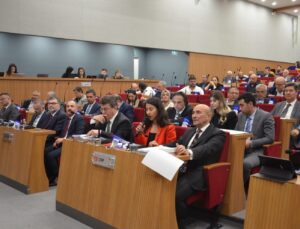AK Partili Saygılı, İzmir Büyükşehir Belediye Meclisi toplantısına katıldı