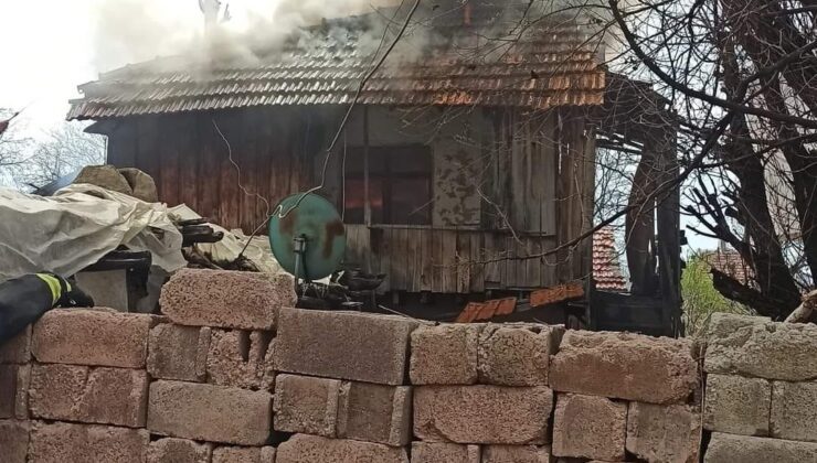 Antalya’da evdeki yangında dumandan zehirlenen şahıs hayatını kaybetti