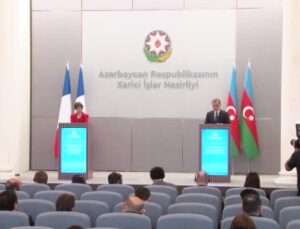 Azerbaycan Dışişleri Bakanı Bayramov: “Uluslararası kuruluşların ısrarıyla Ermenistan’ın yakında müzakere masasına dönmesi bekleniyor”