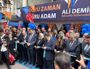 Bakan Dönmez, Eskişehir’de seçim bürosu açılışına katıldı