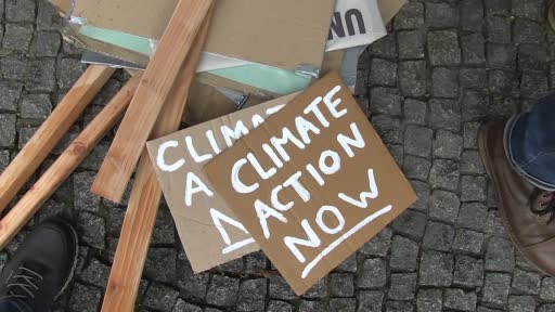 Berlin’de çevre aktivistlerinden protesto