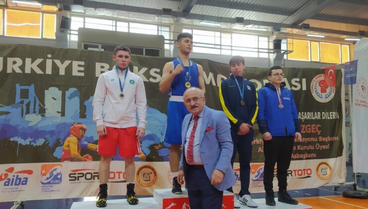Bursa Büyükşehir Belediyesporlu boksörlerden başarı