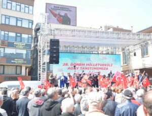 CHP aday tanıtım töreninde ilginç reklam: “Ben Kemal, zaten buradayım”