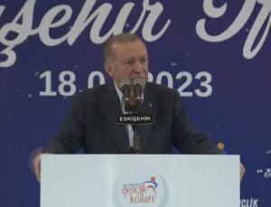 Cumhurbaşkanı Erdoğan: “Kapı gıcırtısıyla dans edenlerden de, ellerinle kalp yaparak gençlere gösterenlerden de bu ülkeye hayır gelmez”