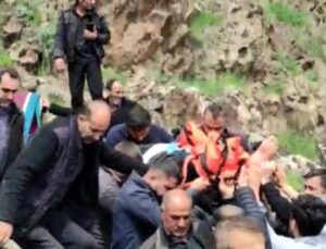 Diyarbakır’da kayalıklardan düşen vatandaş helikopter ambulans ile araziden alındı
