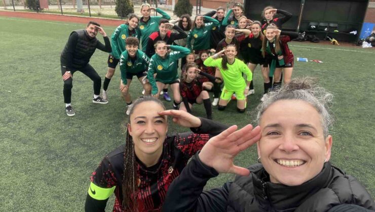 Eskişehirspor Kadın Futbol Takımı liderliği üç golle aldı