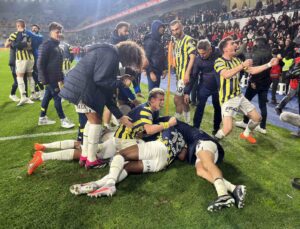 Fenerbahçe, deplasmanda yine geriden gelerek kazandı