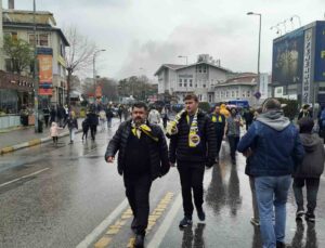 Fenerbahçeli taraftarlar, Kadıköy’e akın etti
