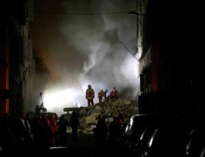 Fransa’da çöken binanın enkazında 2 kişinin cansız bedeni bulundu