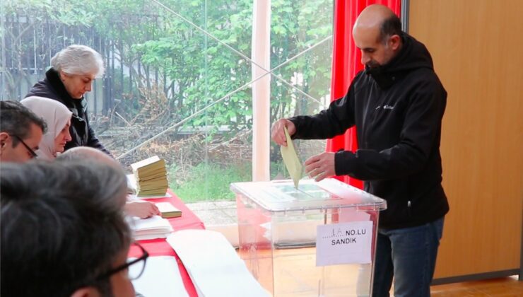 Fransa’daki Türk vatandaşları Cumhurbaşkanlığı seçimi için sandık başında