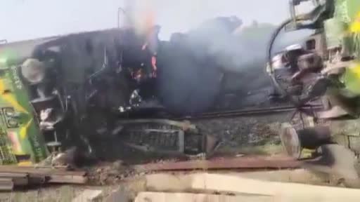 Hindistan’da iki yük treni kafa kafaya çarpıştı: 1 ölü, 5 yaralı