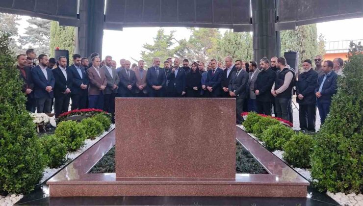 İçişleri Bakanı Soylu’dan 8. Cumhurbaşkanı Turgut Özal’ın kabrine ziyaret