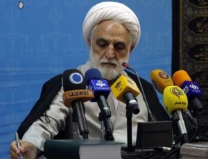 İran: “Yargı, başörtüsü yasası ihlallerini dikkatle takip edecek”