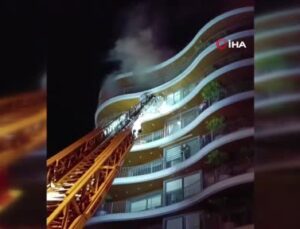 İzmir’de Folkart Sitesi’nde büyük yangın: Mahsur kalanlar itfaiye merdiveni ile kurtarılıyor