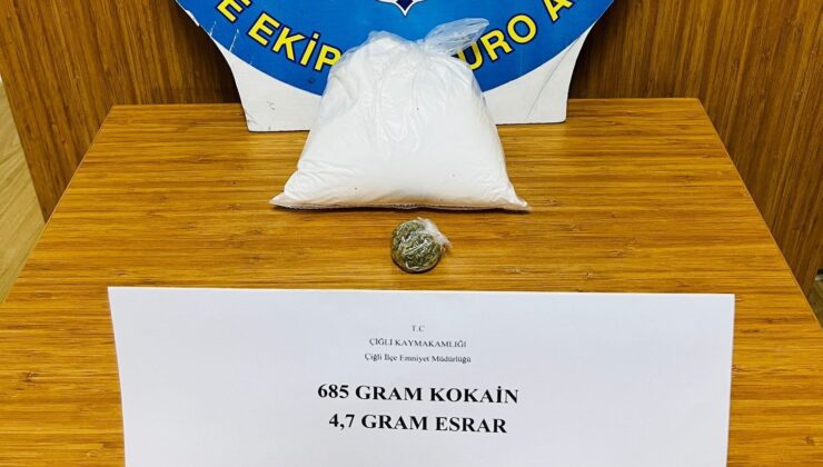 İzmir’de polisin akıl dolu taktiğiyle yüklü miktarda kokain yakalandı