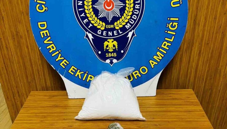 İzmir’de polisten kaçan araçta kokain ele geçirildi: 1 tutuklama
