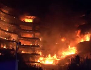 İzmir’deki büyük yangın için helikopterler havalandı