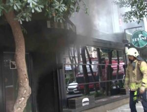 Kadıköy’de kafede korkutan yangın