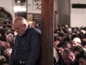 Kadir Gecesi’nde Bursalılar Ulu Cami’ye akın etti