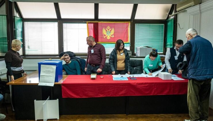 Karadağ’da halk cumhurbaşkanlığı seçiminin ikinci turunda sandık başında