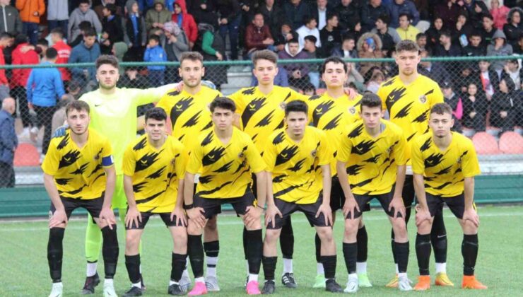 Kocasinan Şimşekspor U-18 takımı namağlup şampiyon
