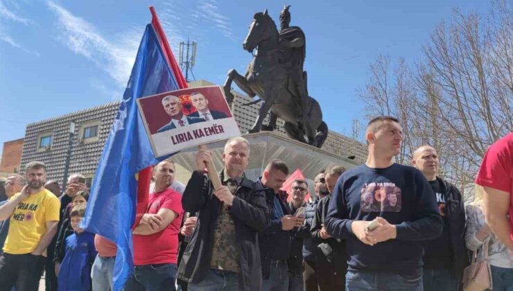 Kosova’da eski Cumhurbaşkanı Thaçi için destek gösterisi
