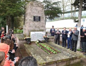 Kurtdereli Mehmet Pehlivan mezarı başında anıldı