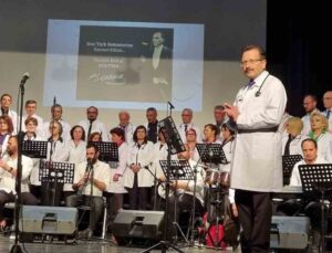Kurtuluş Türk Halk Müziği Korosu’nun ‘doktor-hekim-tabip’ türküleri konseri yoğun ilgi gördü