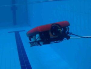 Lise öğrencileri su altı robotu üretti: 8 motorlu ve 30 metreye kadar su geçirmiyor