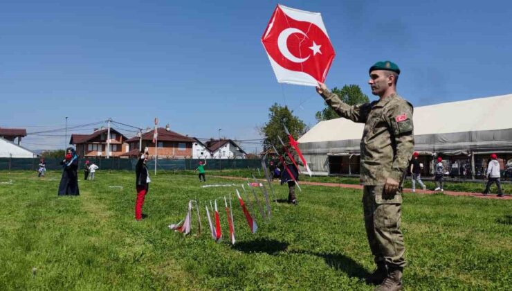 Mehmetçik Kosova’daki 23 Nisan kutlamalarında çocuklarla oyunlar oynadı