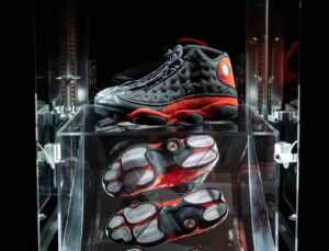 Michael Jordan’ın ayakkabısı 2.2 milyon dolarla rekor fiyata satıldı