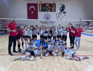 Midi Kız Voleybol Takımı ard arda 2. kez Türkiye’nin en iyi 32 takımı arasında