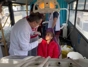 Mobil diş kliniği 2 bin 150 depremzedeye ulaştı
