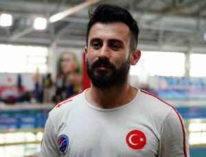 Paletli Yüzme Büyükler ve Gençler Türkiye Şampiyonası İstanbul’da yapıldı