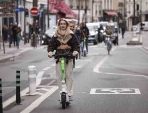 Paris’te elektrikli scooter kullanımı yasaklandı